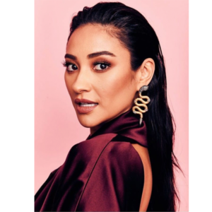 Shay Mitchell's Slicked-Back Waves-img