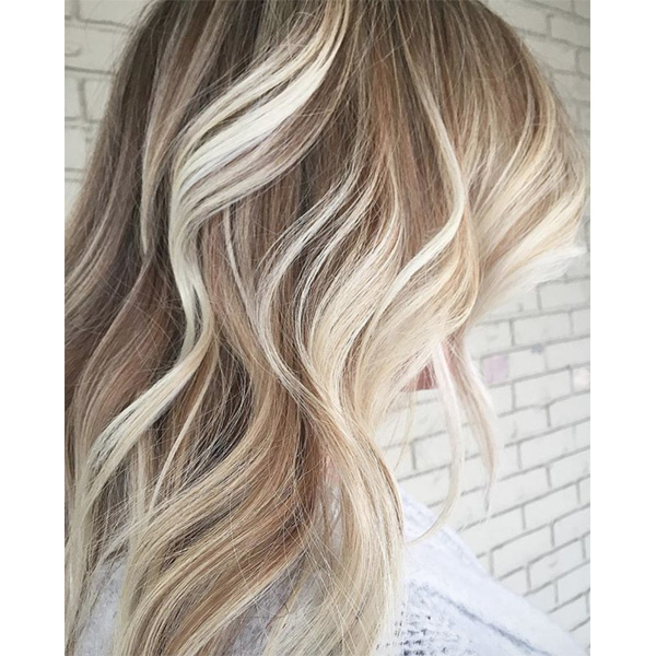 OYA Rochelle Golden @rochellegoldenhairstylist Hand Painted Blondes Blonding Tips Instagram