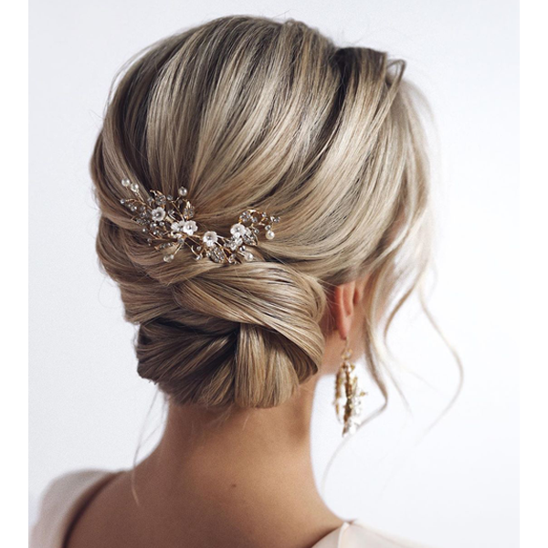 5 Styling Tips For Long-Lasting Wedding Hair