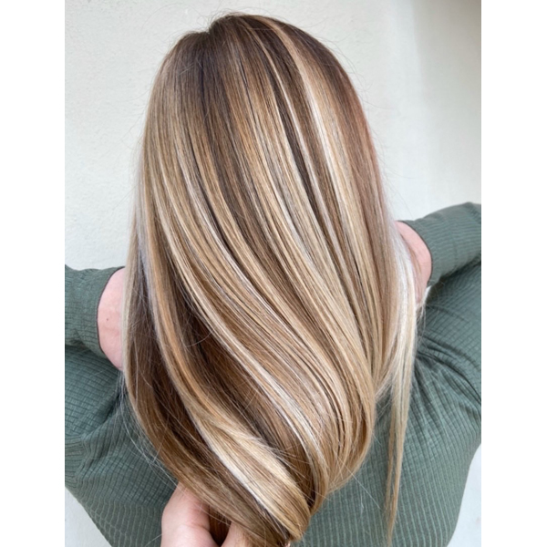 Madison Carbrey @hairbymadisoncarbrey Dimensional Vanilla Blonde Balayage How To Color Formula PRAVANA Redken