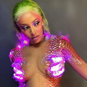 Doja Cat's Lime Green Wet Waves-img