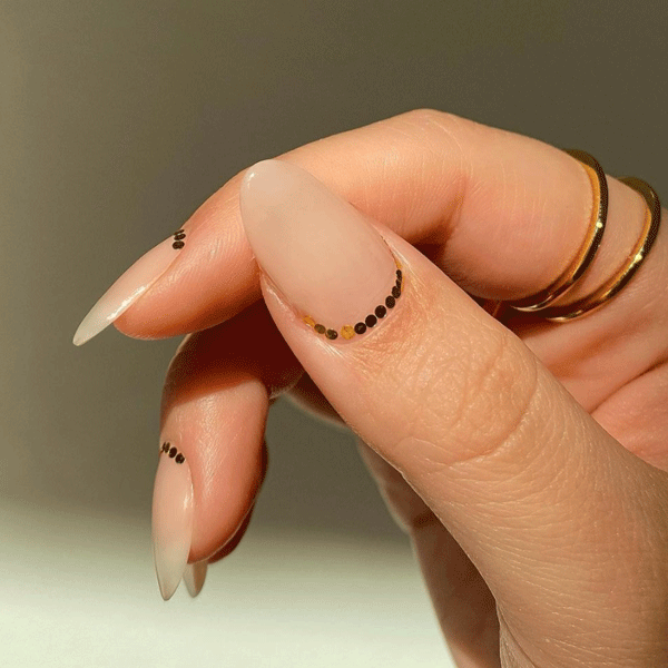 gold-nail-art-amyle.nails