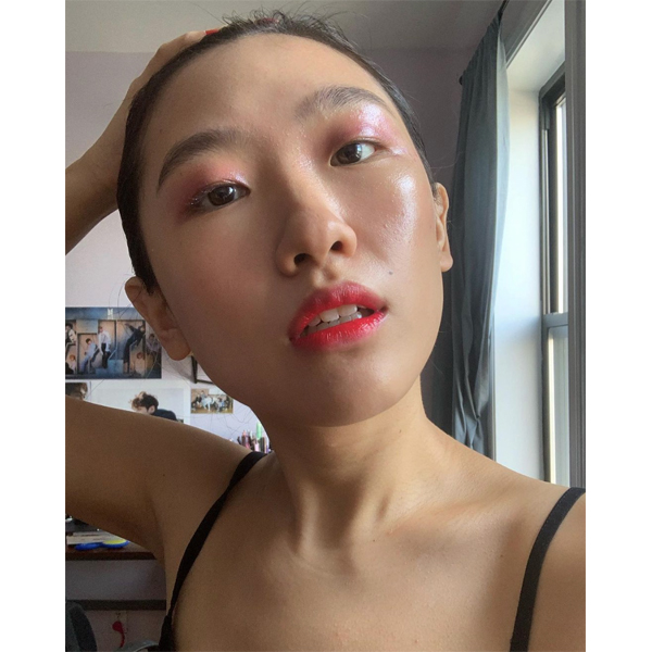 2021 Makeup Trends Beauty Eyeliner Mascara Glowy Skin Lips Lip Stain Lipstick