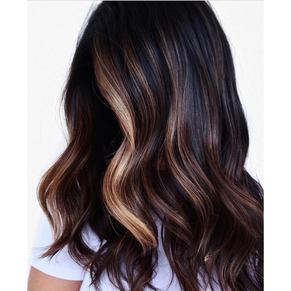 fall 2021 hair color trends chocolate caramel brunette
