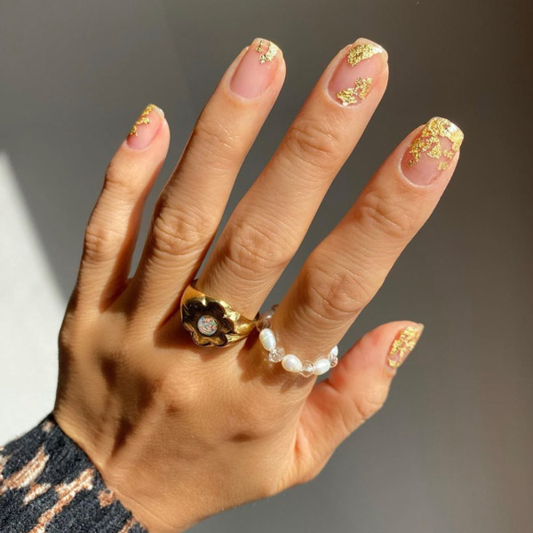 2021-nail-trends-gold-foil-thehangedit