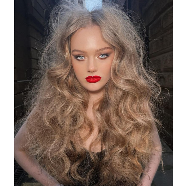 2022 hair styling trends to know brushed out fluffy blowout