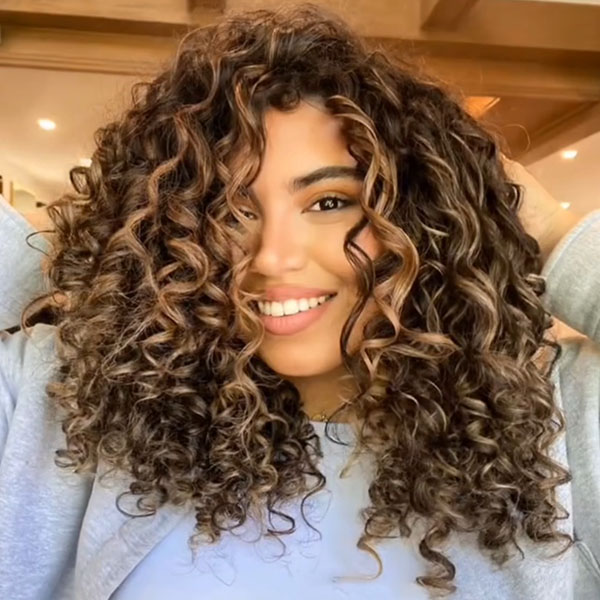 Balayage highlights deals curly hair