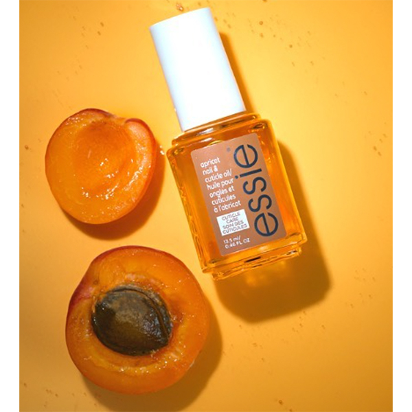 essie-apricot-cuticle-oil-slugging