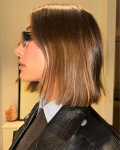 Hailey Bieber's "Preppy, Contoured Bob" Trend: What You Should Know-img