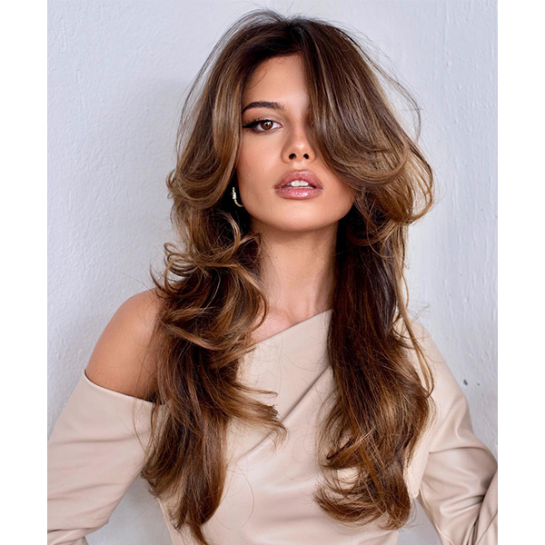 Trendy hairstyle hair trends styling trend 2023 retro 90s blowout layers butterfly cut
