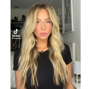 TikTok Star Alix Earle's Warm, Golden Bronde-img