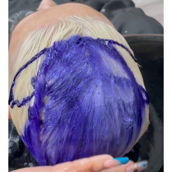 OLAPLEX toning purple shampoo for clear blondes