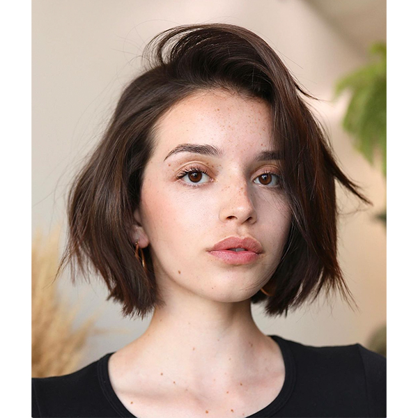 THE BIGGEST HAIRCUT TRENDS OF FALL AND WINTER 2023 BOB SIDE PART CHIN LENGTH