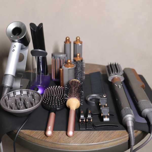 Devante Turnbull kit of Dyson products to style SZA