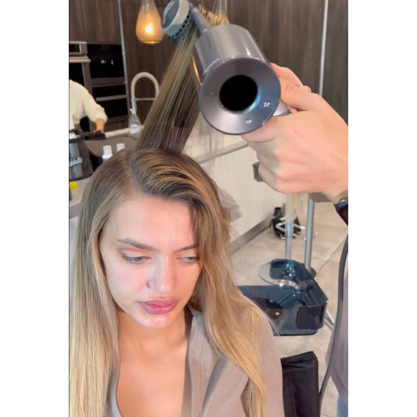 Bombshell blowouts by @hairbyruslan. Tutorials on creating volume and lift