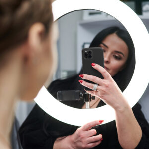 Must-Know Social Media Tips For Independent Beauty Pros