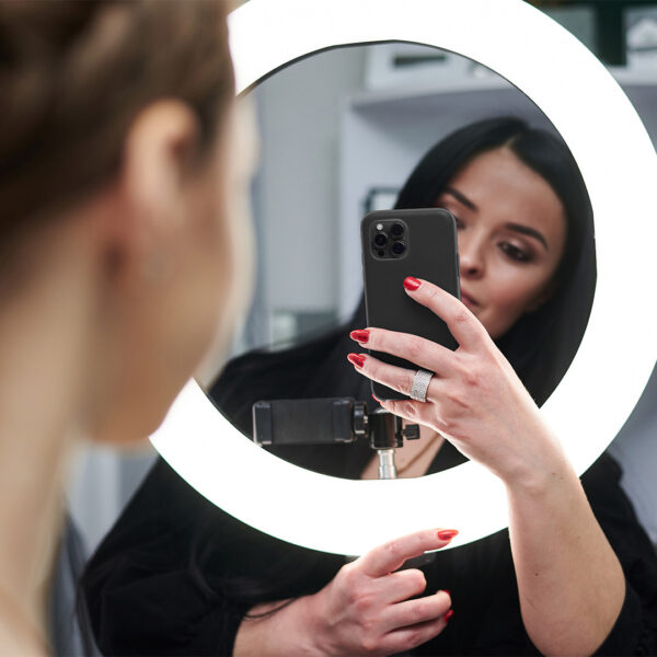 Must-Know Social Media Tips for Independent Beauty Pros