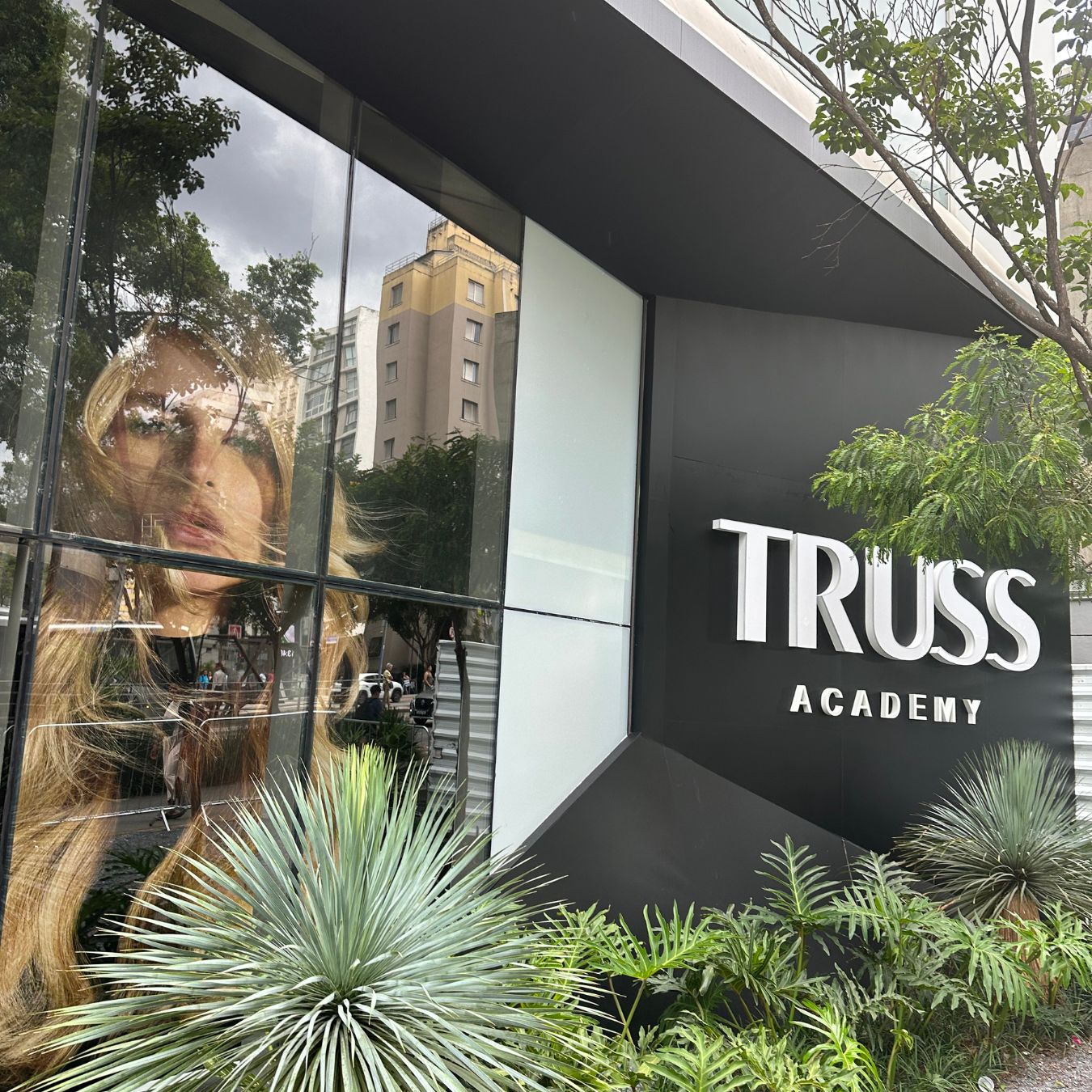 truss academy in sao paolo brazil for hair education front door with signage and greenery