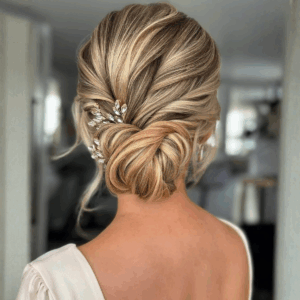 The Bridal Bun Mistakes You're Probably Making (& How To Fix Them)