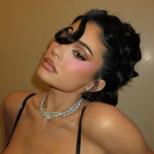 4 Updo Trends That Will Dominate 2026-img