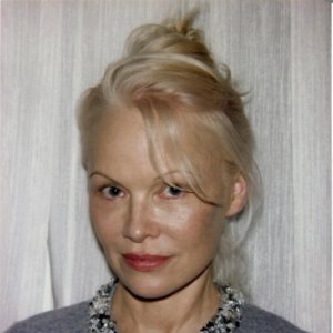 The Modern French Twist is Back—Here's Why This Classic Style is Everywhere Again