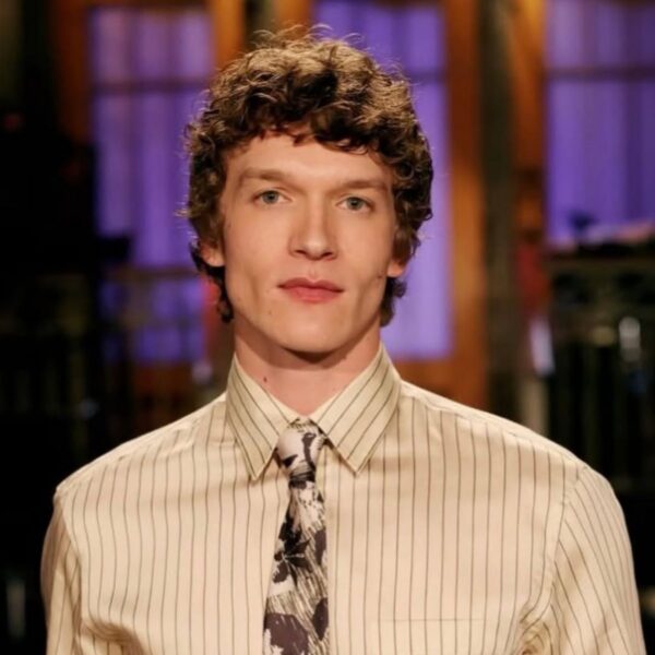 Connor Storrie’s Effortless Curls as Saturday Night Live Host