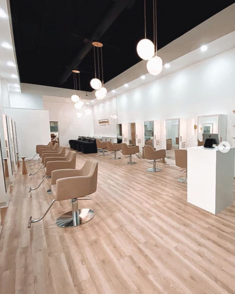 Salon Decor top 5 entry by hairstylist @blondtourage_ for the 2021 #ONESHOT Hair Awards Hot Shot