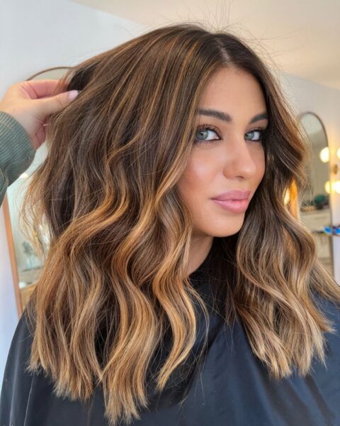 Brunettes finalist entry by hairstylist @_hairbypaula for the 2024 #ONESHOT Hair Awards Hot Shot